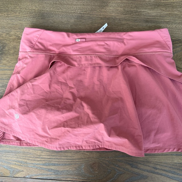 Lululemon play off the pleats skirt size 10 - Picture 2 of 3